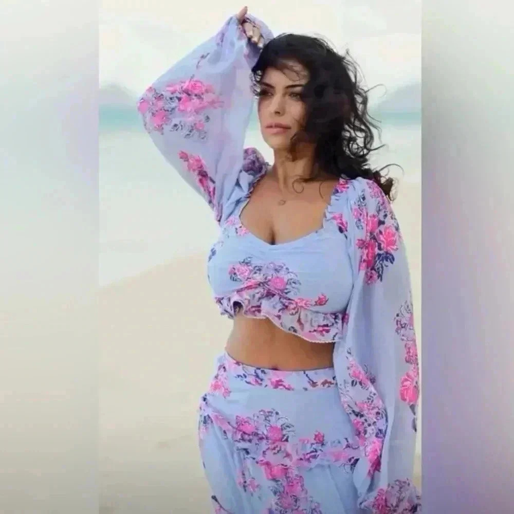 HOUSE OF HARLOW Smocked Ruched Polychiffon Crop Top size Medium - Picture 2 of 9